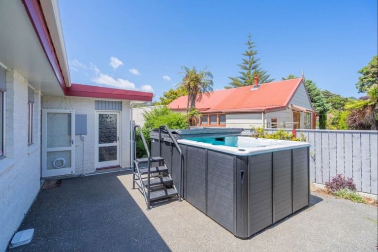 Photo of property in 95 Rimu Road, Raumati Beach, Paraparaumu, 5032