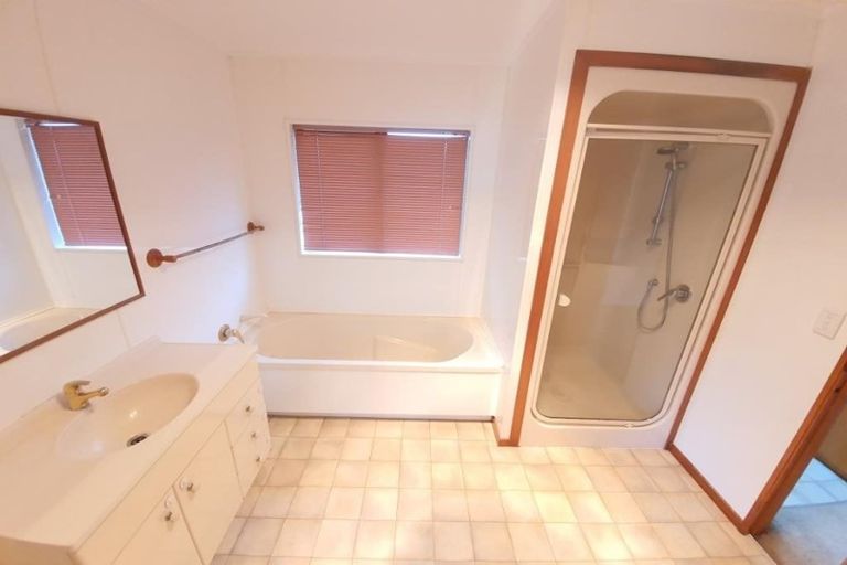 Photo of property in 350e Great South Road, Opaheke, Papakura, 2113