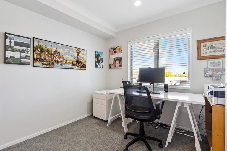 Photo of property in 124a Prince Regent Drive, Half Moon Bay, Auckland, 2012