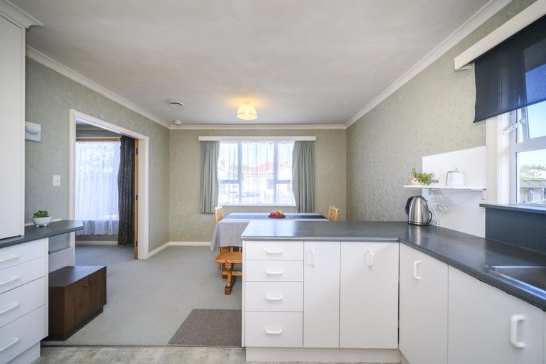 Photo of property in 6 Kea Place, Fitzherbert, Palmerston North, 4410