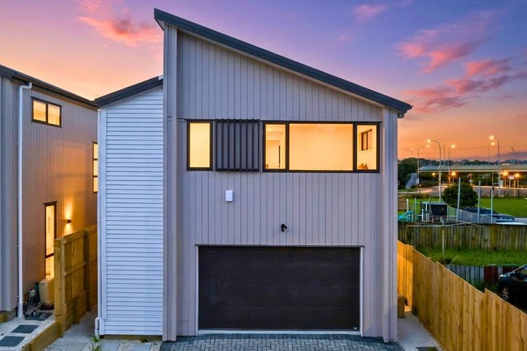 Photo of property in 53 Meadowood Drive, Unsworth Heights, Auckland, 0632