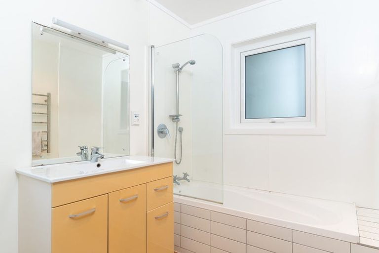 Photo of property in 99a Churton Drive, Churton Park, Wellington, 6037