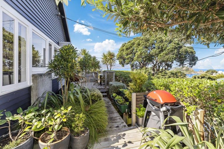 Photo of property in 16 Beach Street, Island Bay, Wellington, 6023