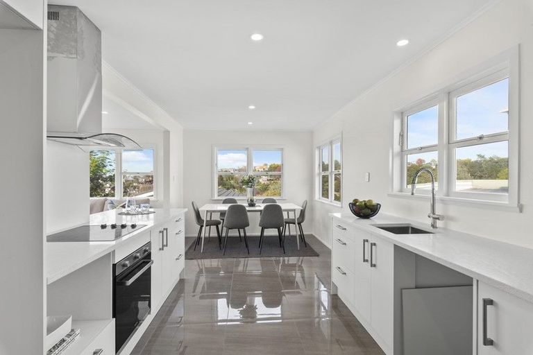 Photo of property in 1/57 Coronation Road, Hillcrest, Auckland, 0627