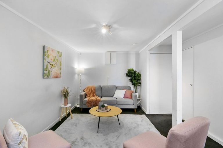 Photo of property in 35 Akaroa Drive, Maupuia, Wellington, 6022