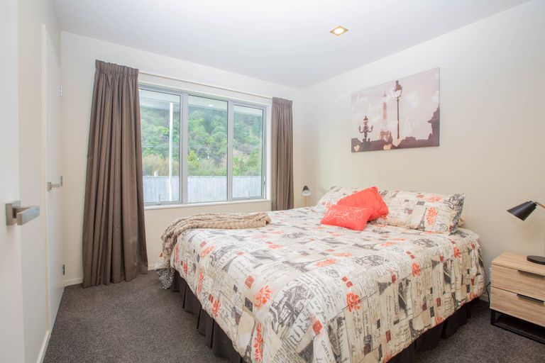 Photo of property in 3 Tussock Place, Stoke, Nelson, 7011