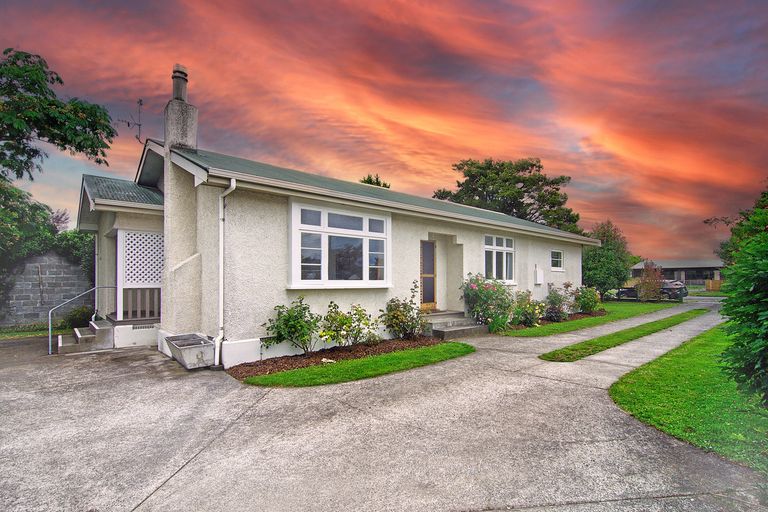 Photo of property in 6 Lansdowne Crescent, Lansdowne, Masterton, 5810
