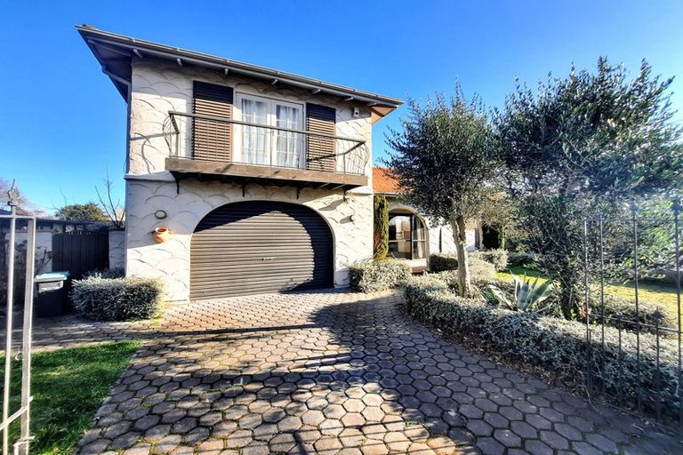 Photo of property in 405 Avonhead Road, Avonhead, Christchurch, 8042