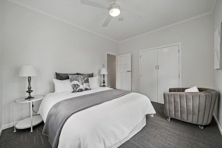 Photo of property in 24 Alberta Street, Point Chevalier, Auckland, 1022