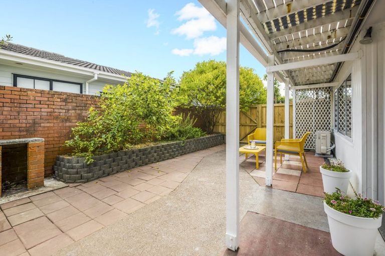 Photo of property in 2/19 Milton Road, Orewa, 0931