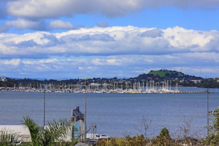 Photo of property in 1/91 Queen Street, Northcote Point, Auckland, 0627