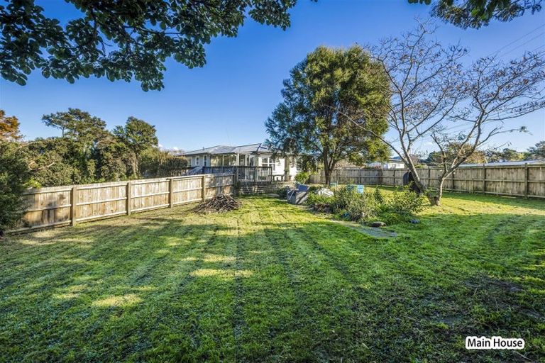 Photo of property in 8 Orere Point Road, Orere Point, Papakura, 2585