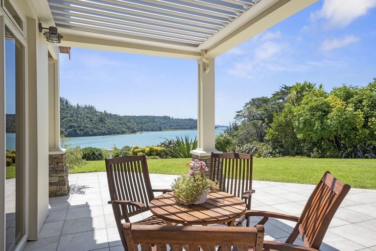 Photo of property in 109 Warman Road, Okura, Auckland, 0792