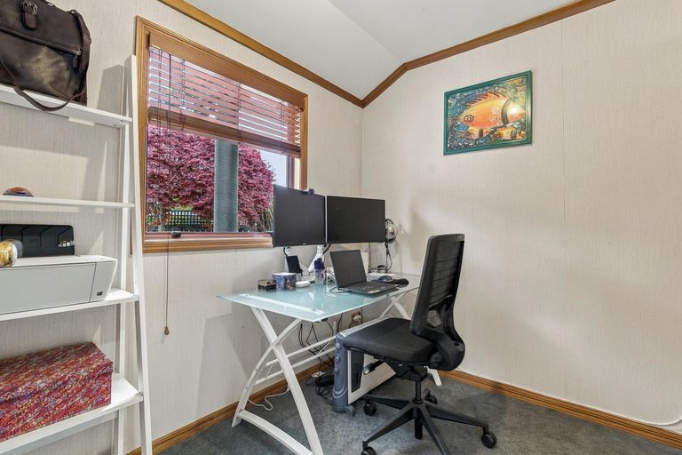 Photo of property in 12 Clare Street, Cambridge, 3434