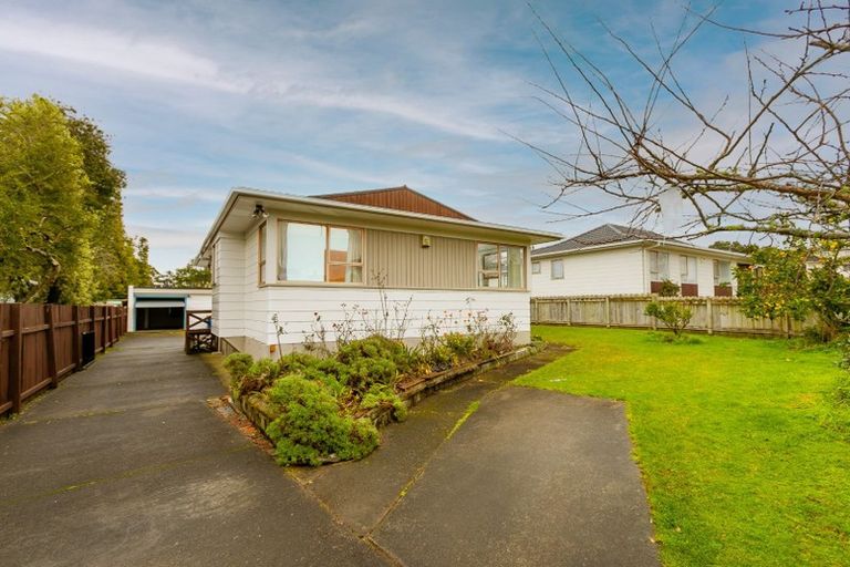Photo of property in 58 Rosewarne Crescent, Glendene, Auckland, 0602