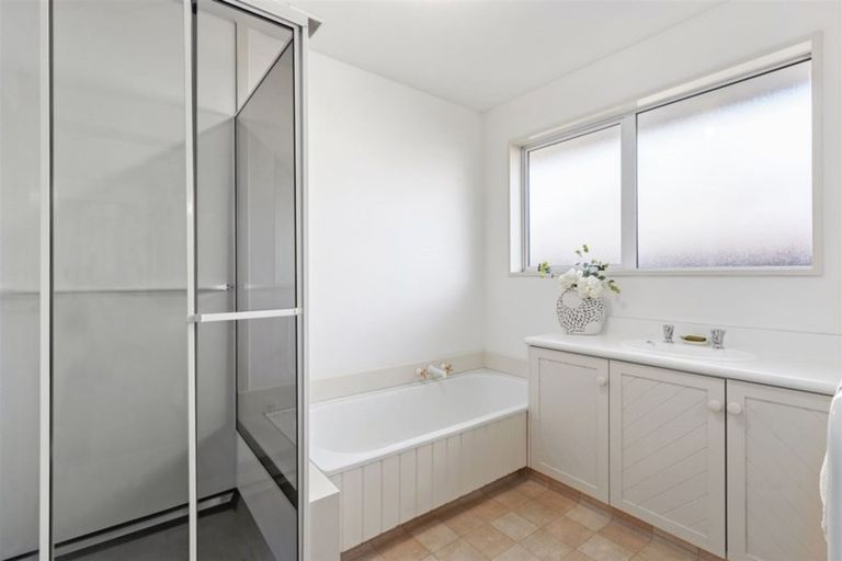 Photo of property in 2/64 Apsley Drive, Avonhead, Christchurch, 8042