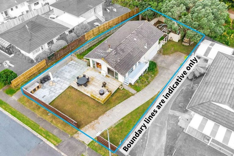 Photo of property in 22 Scarlock Avenue, Browns Bay, Auckland, 0630