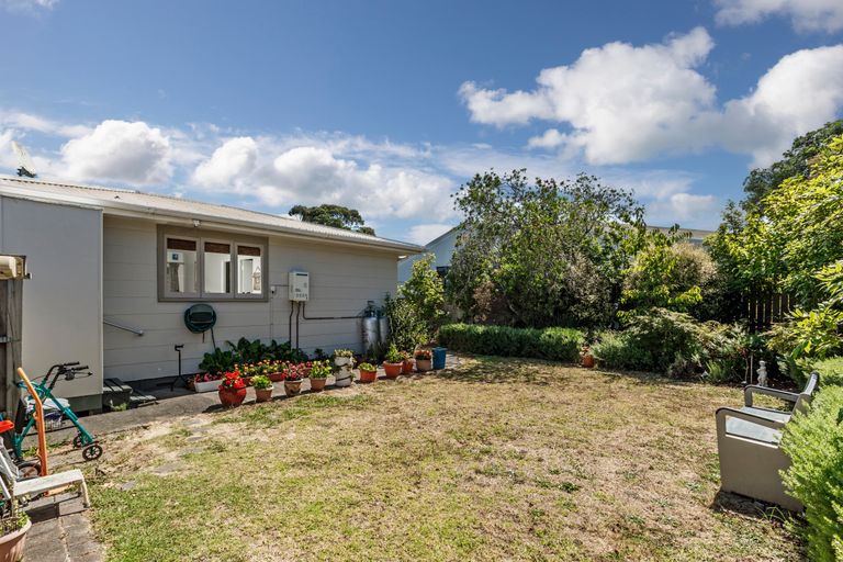 Photo of property in 1/412 East Coast Road, Sunnynook, Auckland, 0630