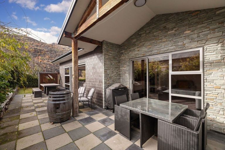 Photo of property in 2 Innes Place, Arrowtown, 9302