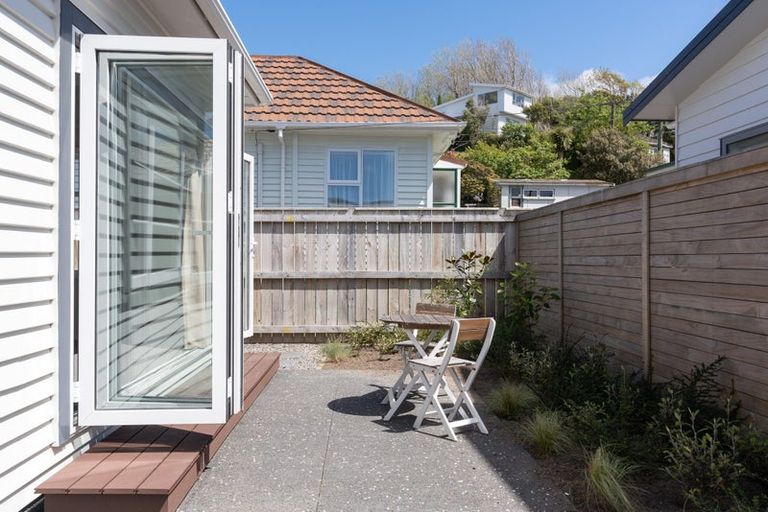 Photo of property in 7b Romney Square, Tawa, Wellington, 5028