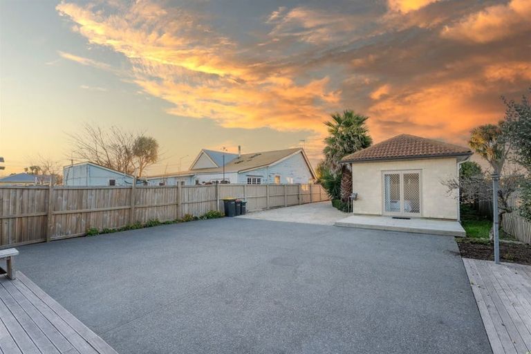 Photo of property in 666 Avonside Drive, Avonside, Christchurch, 8061