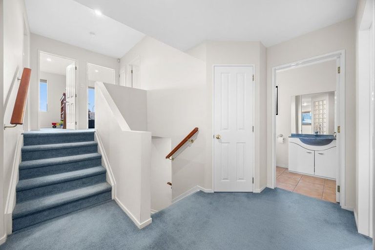 Photo of property in 51 Hogarth Rise, West Harbour, Auckland, 0618