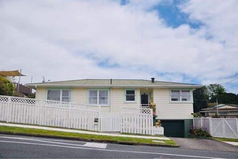 Photo of property in 2 Penrith Street, Westown, New Plymouth, 4310