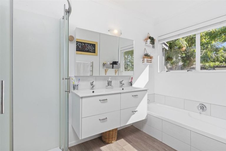 Photo of property in 6 Armitage Place, Tuakau, 2121