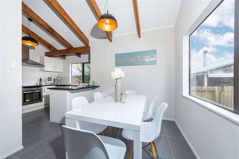 Photo of property in 6/390 West Coast Road, Glen Eden, Auckland, 0602