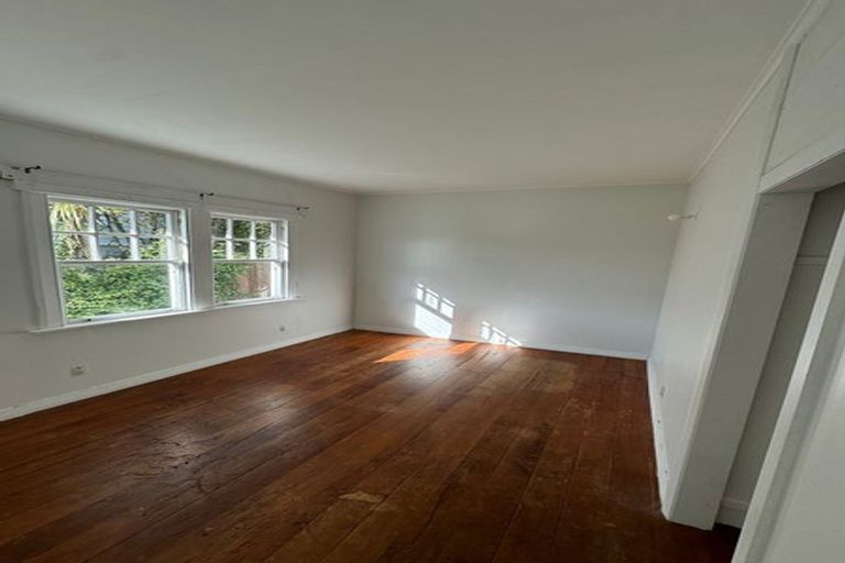 Photo of property in 2/5 Grove Road, Kelburn, Wellington, 6012