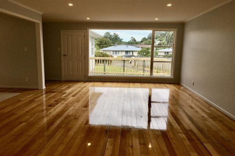 Photo of property in 13 Brazier Grove, Paraparaumu, 5032