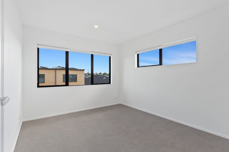 Photo of property in 77 Pepene Avenue, Takanini, Auckland, 2112