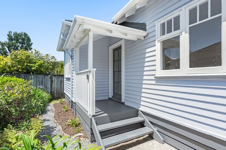 Photo of property in 1-2/6a Pohutukawa Street, Woburn, Lower Hutt, 5010