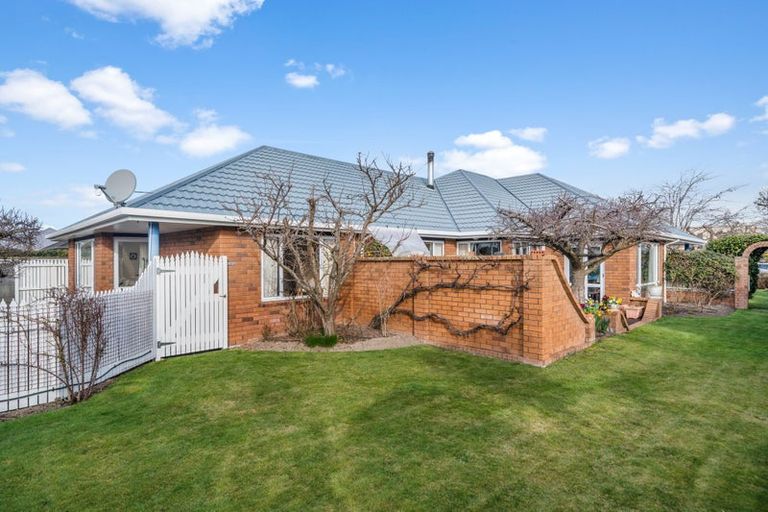 Photo of property in 18 Claverley Gardens, Avonhead, Christchurch, 8042
