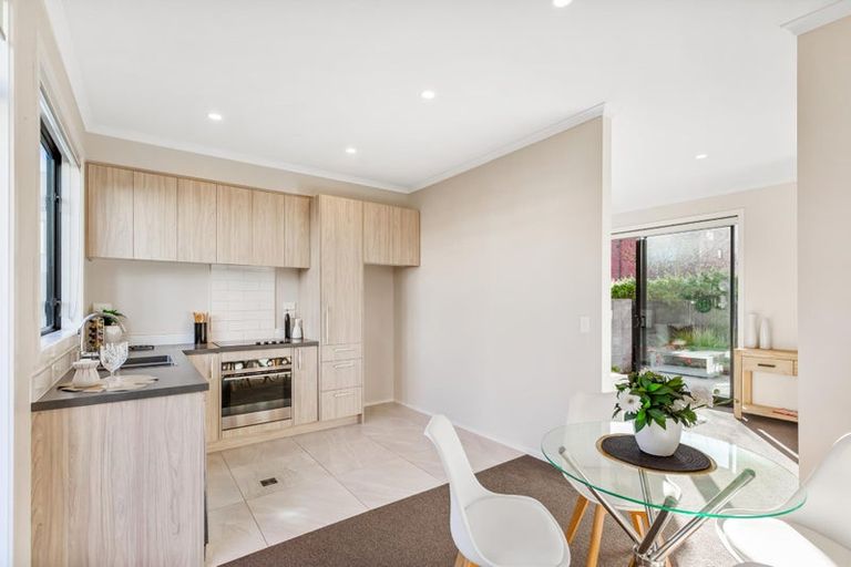 Photo of property in 12 Uku Lane, Hobsonville, Auckland, 0616