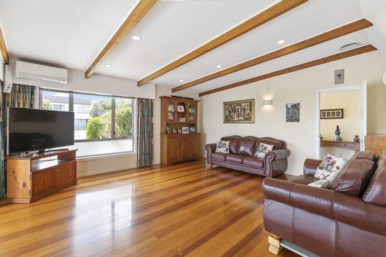 Photo of property in 57 Bradbury Road, Botany Downs, Auckland, 2010