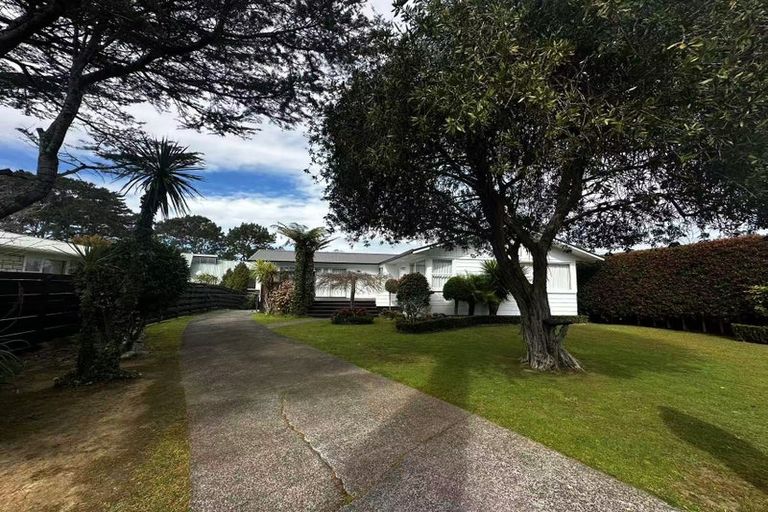 Photo of property in 120 Ennis Avenue, Pakuranga Heights, Auckland, 2010