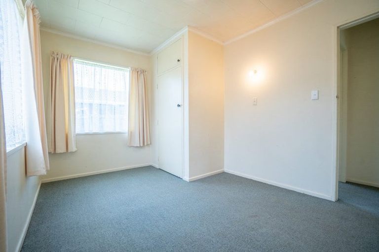 Photo of property in 3 Seddon Street, Takaro, Palmerston North, 4412