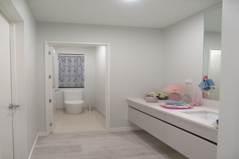 Photo of property in 127 Colonial Drive, Silverdale, 0932