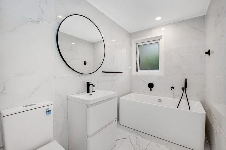 Photo of property in 14 Theban Place, Totara Vale, Auckland, 0629