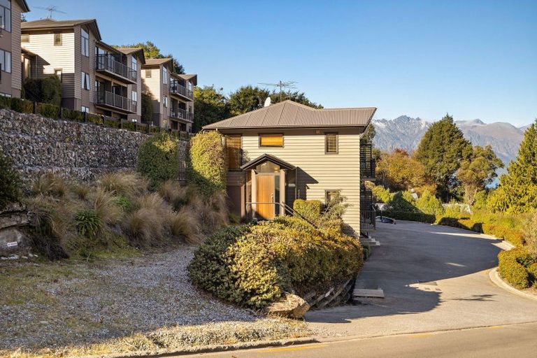 Photo of property in Arno Apartment, 9/8 Mckerrow Place, Sunshine Bay, Queenstown, 9300