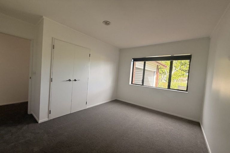 Photo of property in 53 Mirrabooka Avenue, Botany Downs, Auckland, 2010