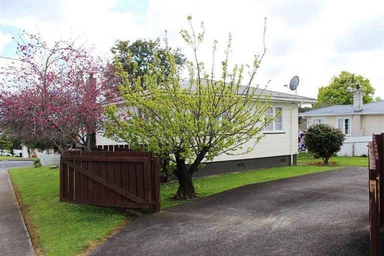 Photo of property in 43 Orams Road, Hillpark, Auckland, 2102