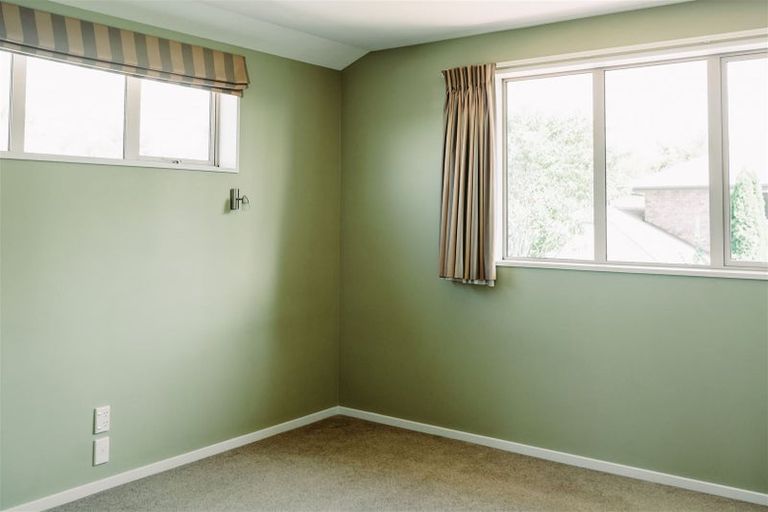 Photo of property in 64 Willowview Drive, Redwood, Christchurch, 8051