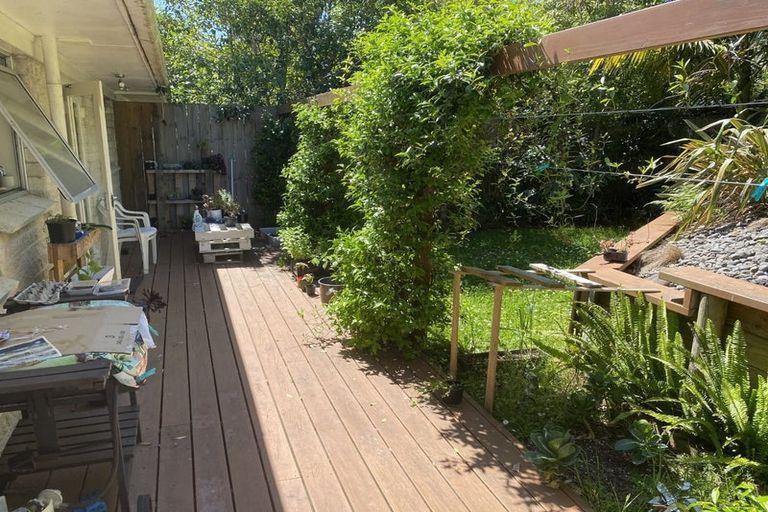 Photo of property in 2/28 Morton Avenue, Forrest Hill, Auckland, 0620