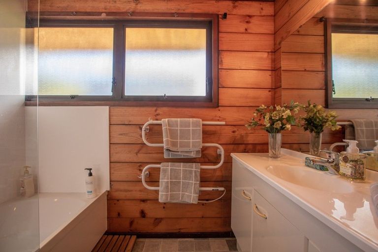 Photo of property in 31a Ranui Terrace, Tawa, Wellington, 5028