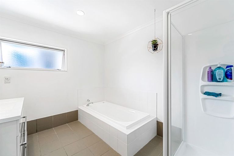 Photo of property in 22 Cascaden Road, Gulf Harbour, Whangaparaoa, 0930