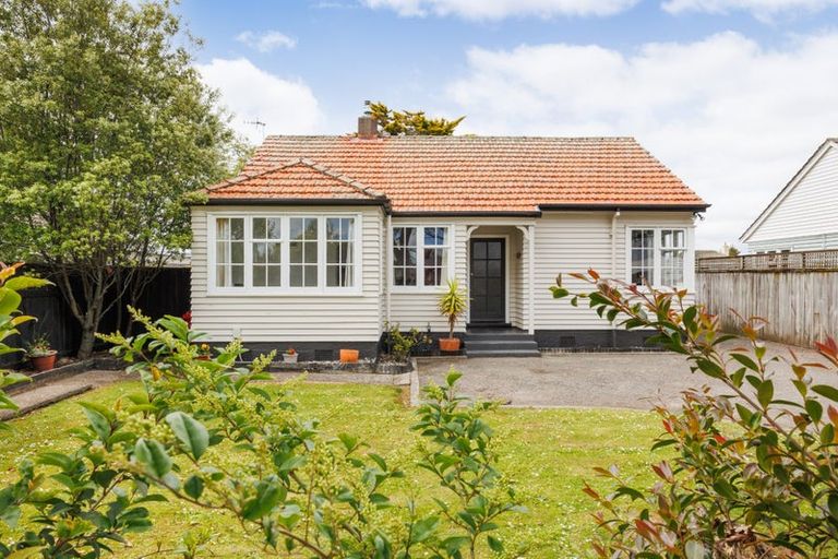 Photo of property in 654 Featherston Street, Roslyn, Palmerston North, 4414