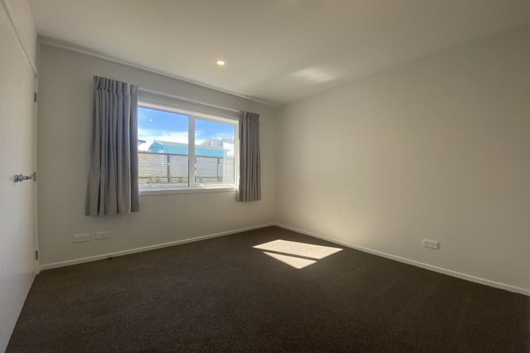 Photo of property in 12 Promontory Crescent, Newlands, Wellington, 6037