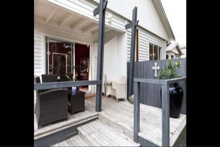 Photo of property in 7 Peace Avenue, Moturoa, New Plymouth, 4310